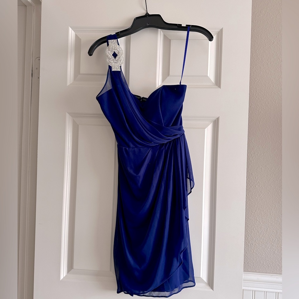 Pre-Loved and in excellent condition Cache dress size 0.